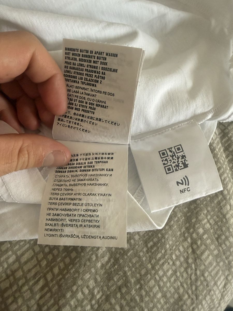 T-shirt: T shirt Prada – Nuovo (secondo la descrizione) da Genève venduto da tho_5cfx 7