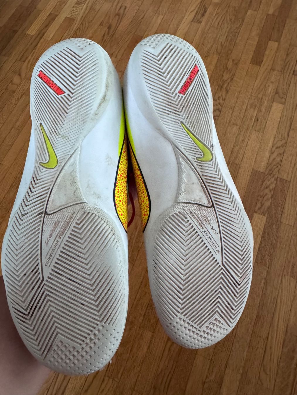 Nike Scarpe da uomo: Hallenschuh Grösse 40.5 – Usato da Dielsdorf venduto da Gioma06 1