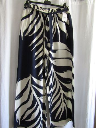 Gr. 46/52, Culotte in Blau/Weiss, Leinenanteil, superleicht