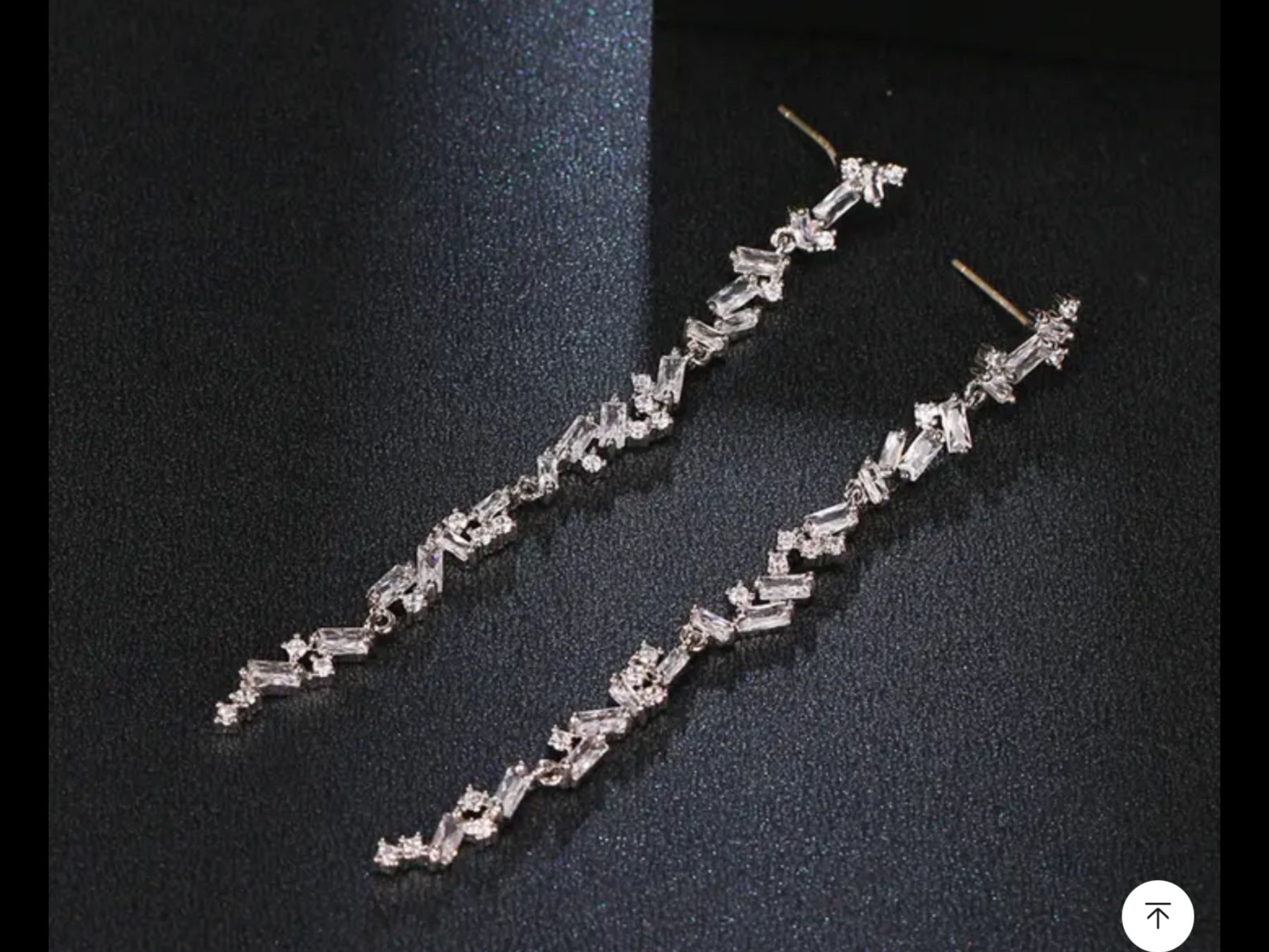 Orecchini pendenti & Orecchini a lobo: ohrstecker, ohrhänger, silberfarbig mit glitzersteinen – Nuovo e nell'imballaggio originale da Kerzers venduto da MarianneRamseier 1