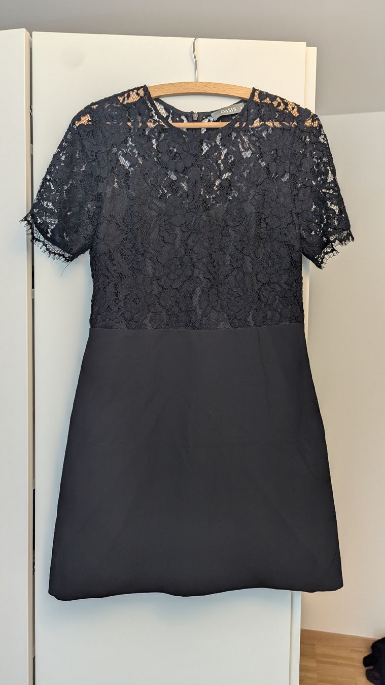 Vestiti: Petite robe noire avec détails dentelle – Nuovo (secondo la descrizione) da La Conversion venduto da deborah22 2