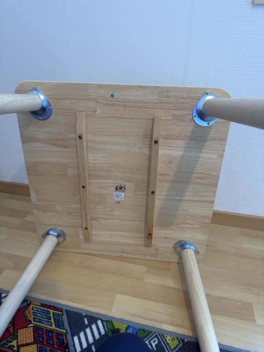Tavoli:     Kindertisch aus Holz – Usato da Uetikon am See venduto da Ala888 2