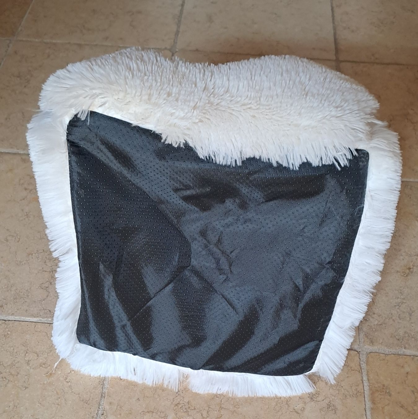 Liege- & Schlafplätze: Maisonnette pour chat en peluche blanc – Neu (gemäss Beschreibung) aus Rolle von Loutre84 3