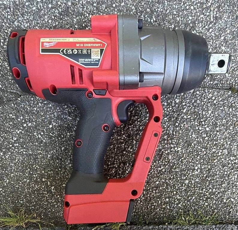 Tracteurs: Milwaukee M18 ONEFHIWF1 18 V – D'occasion à Bern par cherry74