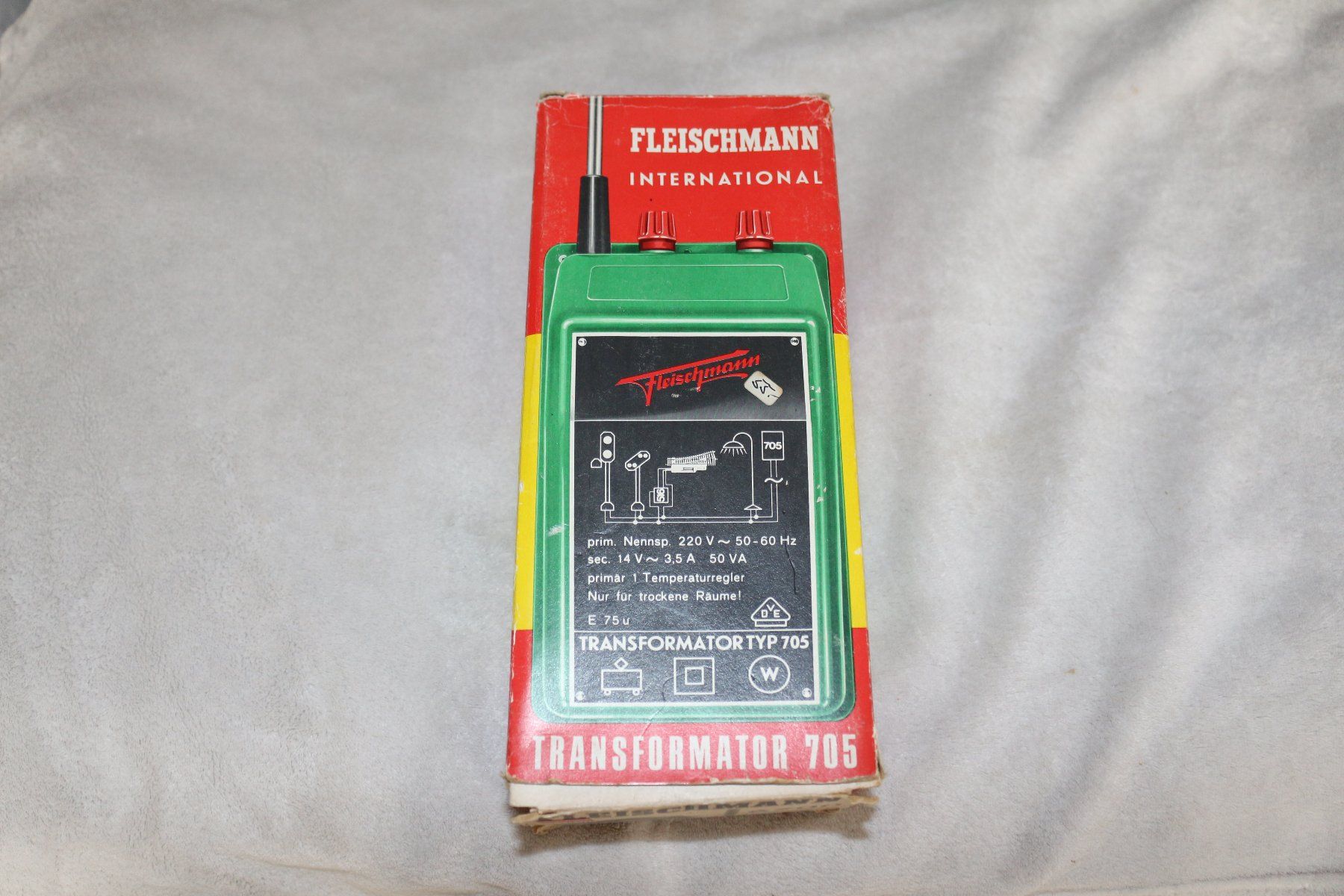 Fleischmann Modellini di ferrovie: Fleischmann alter Transformator 705  with Original-Box – Nuovo e nell'imballaggio originale da Roveredo GR venduto da ManolitoBoris 8