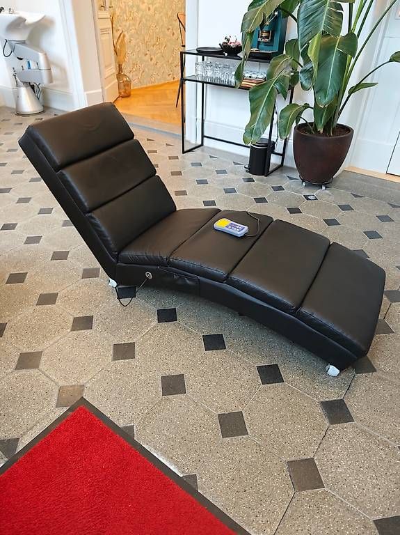 Sedie a sdraio: Relaxliege Leder mit Massagefunktion – Usato da Rothenthurm venduto da Andrea88 1