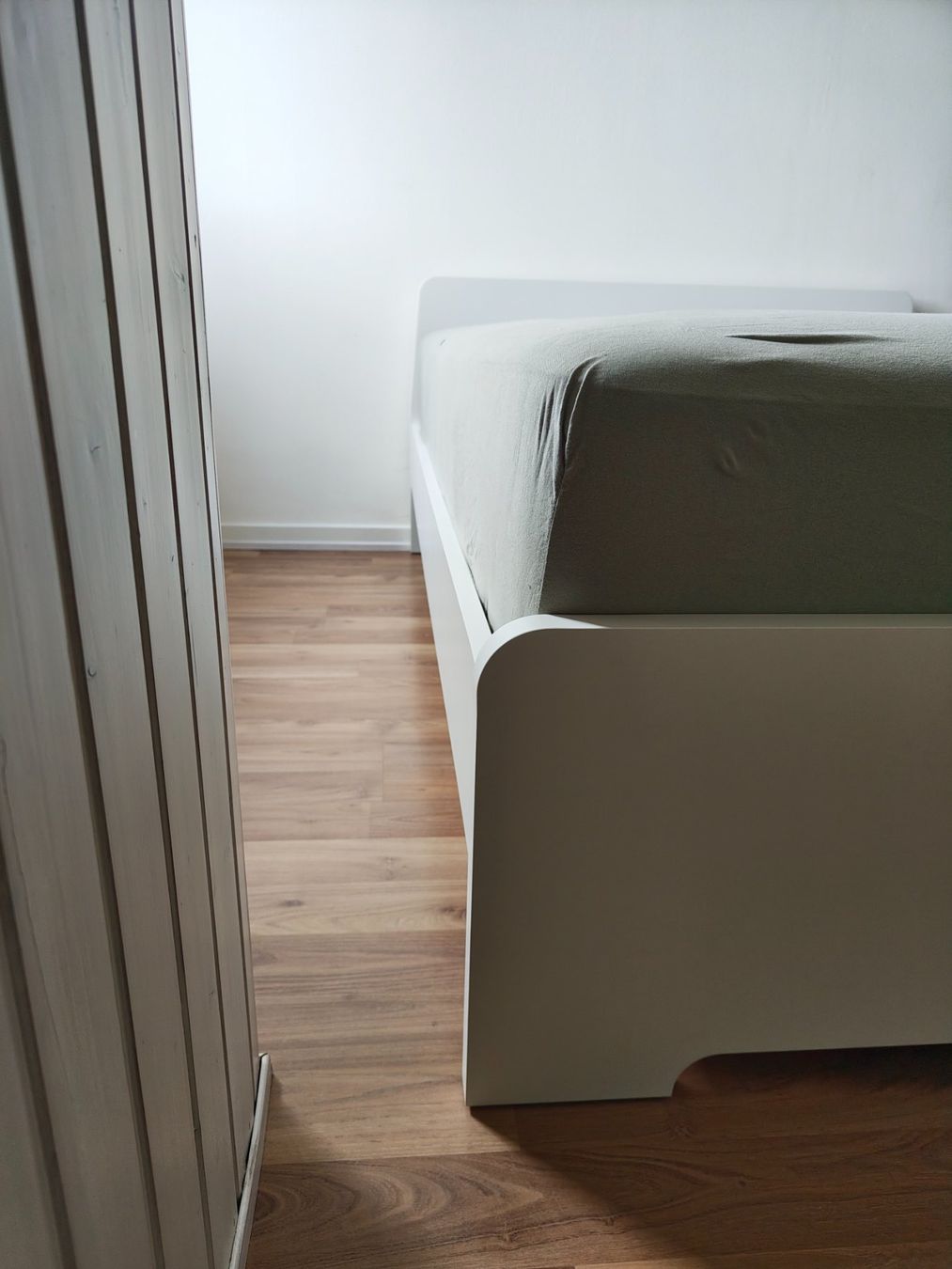 Letti: Weisses Bettgestell mit Lattenrost 140x200 – Usato da Winterthur venduto da Dario4444 2
