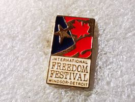 Ansteckpin 17: Freedom Festival