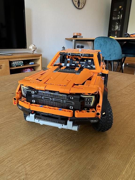 Kit di costruzioni: LEGO Technic Ford F-150 Raptor – Usato da Solothurn venduto da Juliasju 4