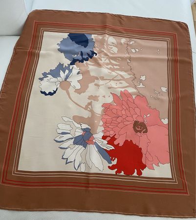Seiden Foulard 🌸