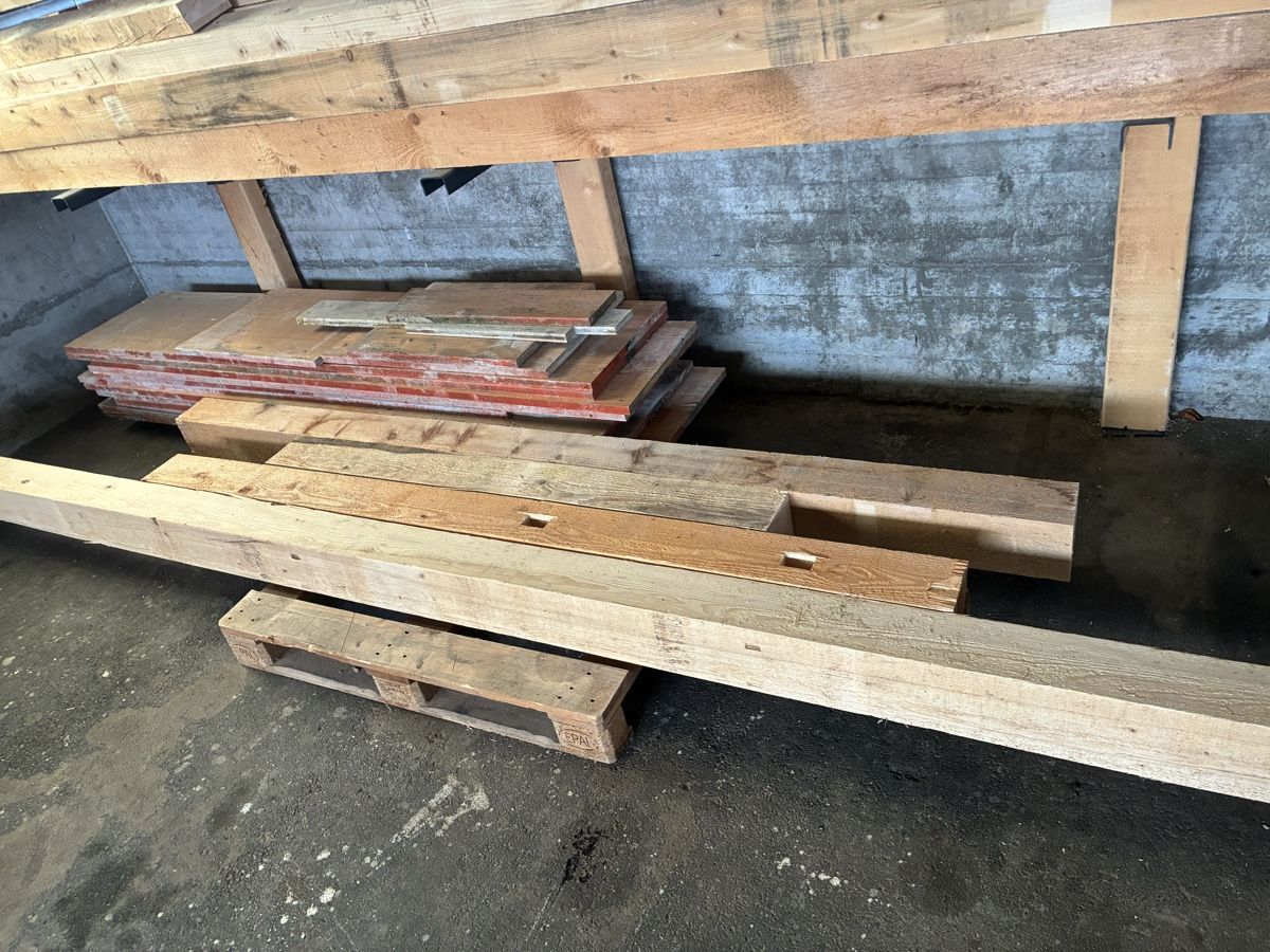 Articoli in legno: Komplettes Holzlager – Usato da Menznau venduto da dar_w9yg 4