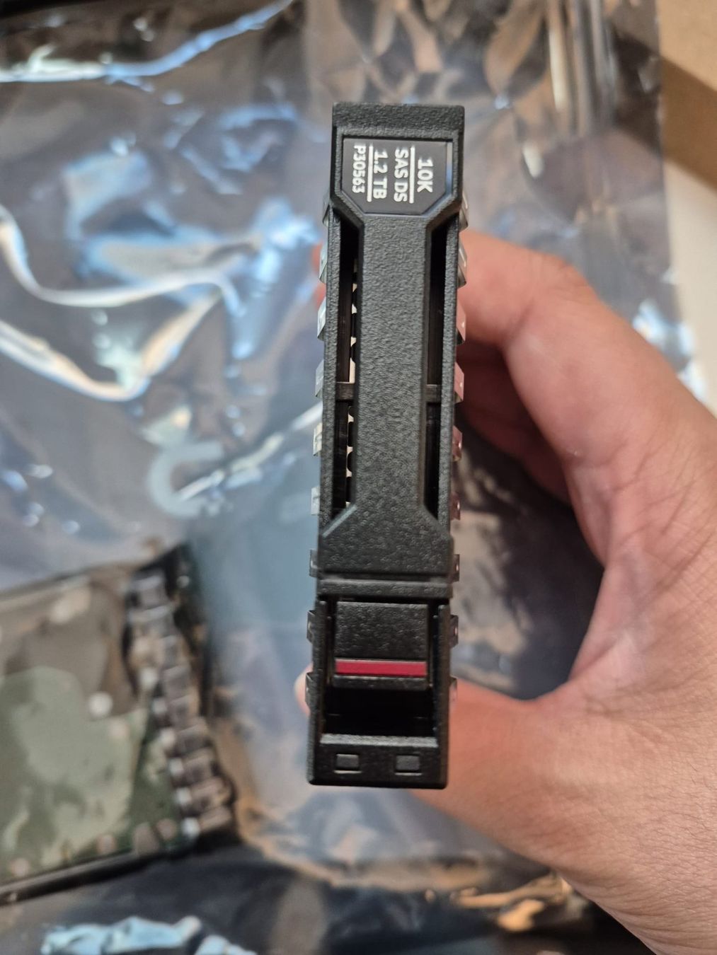 Hewlett Packard Dischi rigidi: HPE P28586-B21 2.5" SAS 1.2 TB – Nuovo (secondo la descrizione) da Wallisellen venduto da jef_s5j8 2