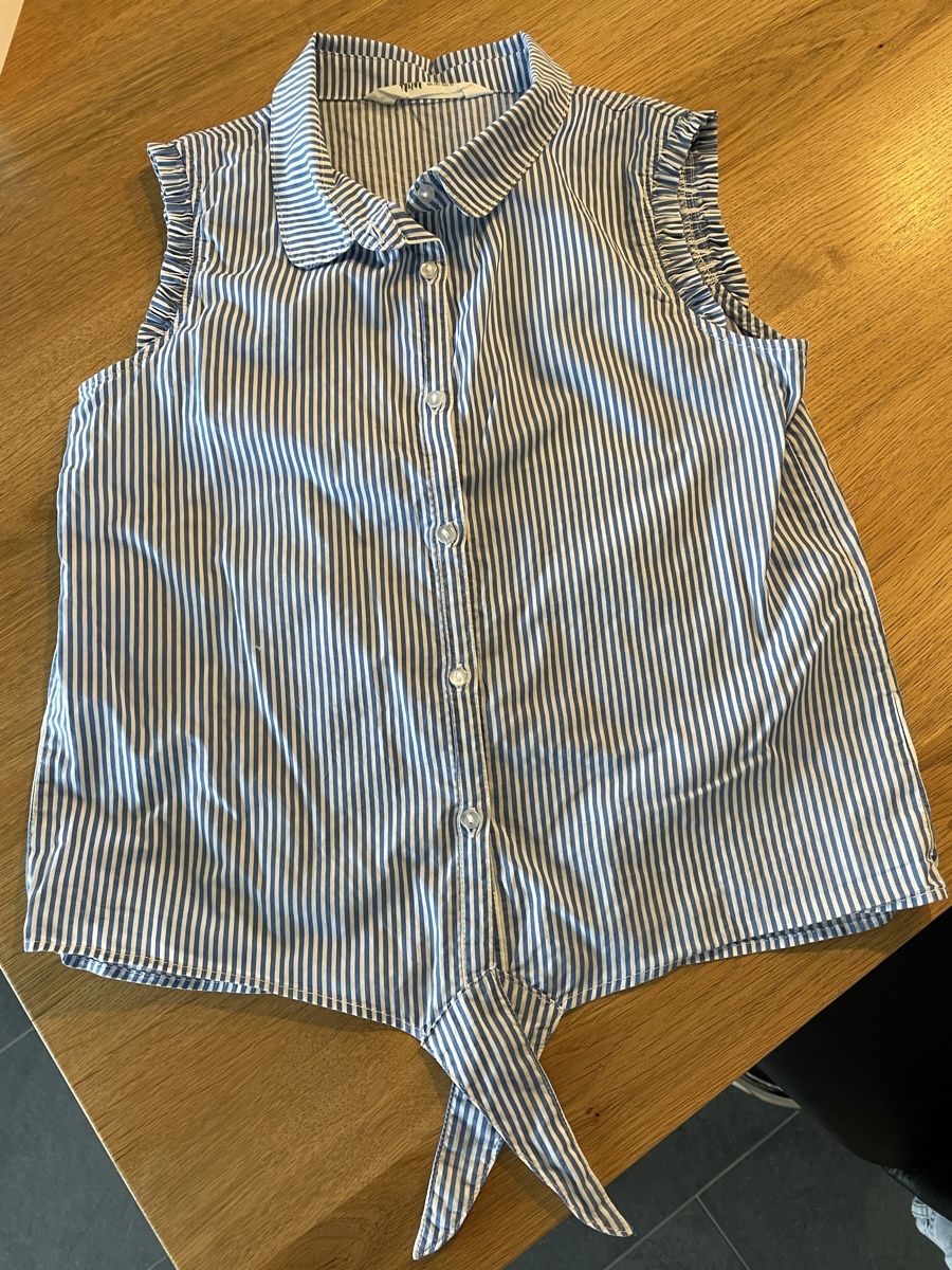 H&M Blouses, T-shirts & Tops: Ärmellose Bluse Mädchen – D'occasion à Balgach par sei_s6d7