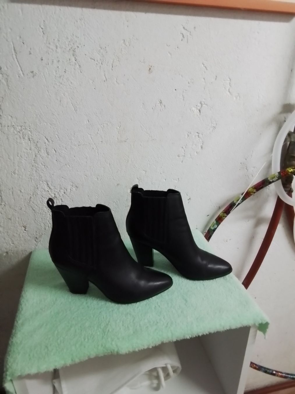 Scarpe da donna: 2 Paar Stiefeletten  – Usato da Bülach venduto da inced 2