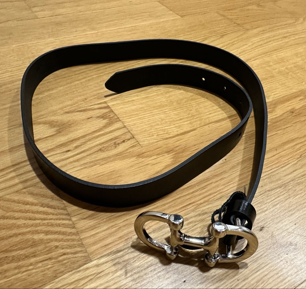 Massimo Dutti Cinture: NEW Massimo Dutti Elegant Black Leather Belt Silver Buckle – Nuovo (secondo la descrizione) da Stäfa venduto da gra_d5rt 1
