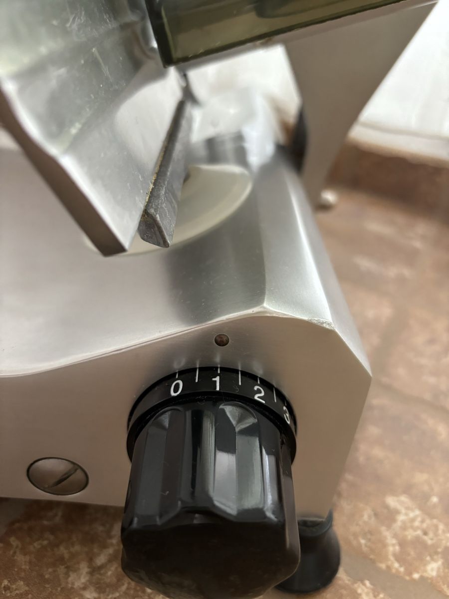 Elettrodomestici da cucina: Affettatrice professionale: Siedlinghaus – Usato da Losone venduto da Tilly-nb7t 4