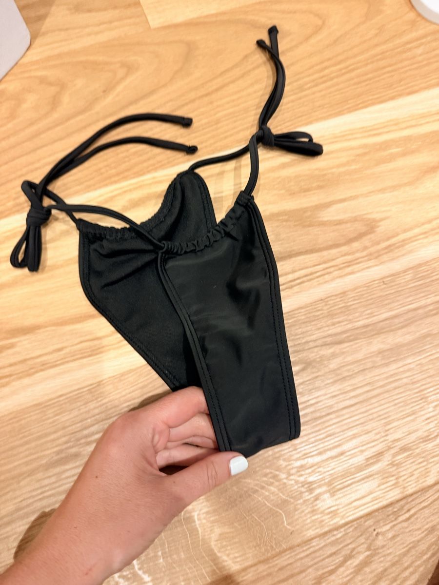 Altra biancheria intima: String-Tanga Badehose schwarz Grösse M Neu  – Nuovo (secondo la descrizione) da Dotzigen venduto da White_Warrior 1