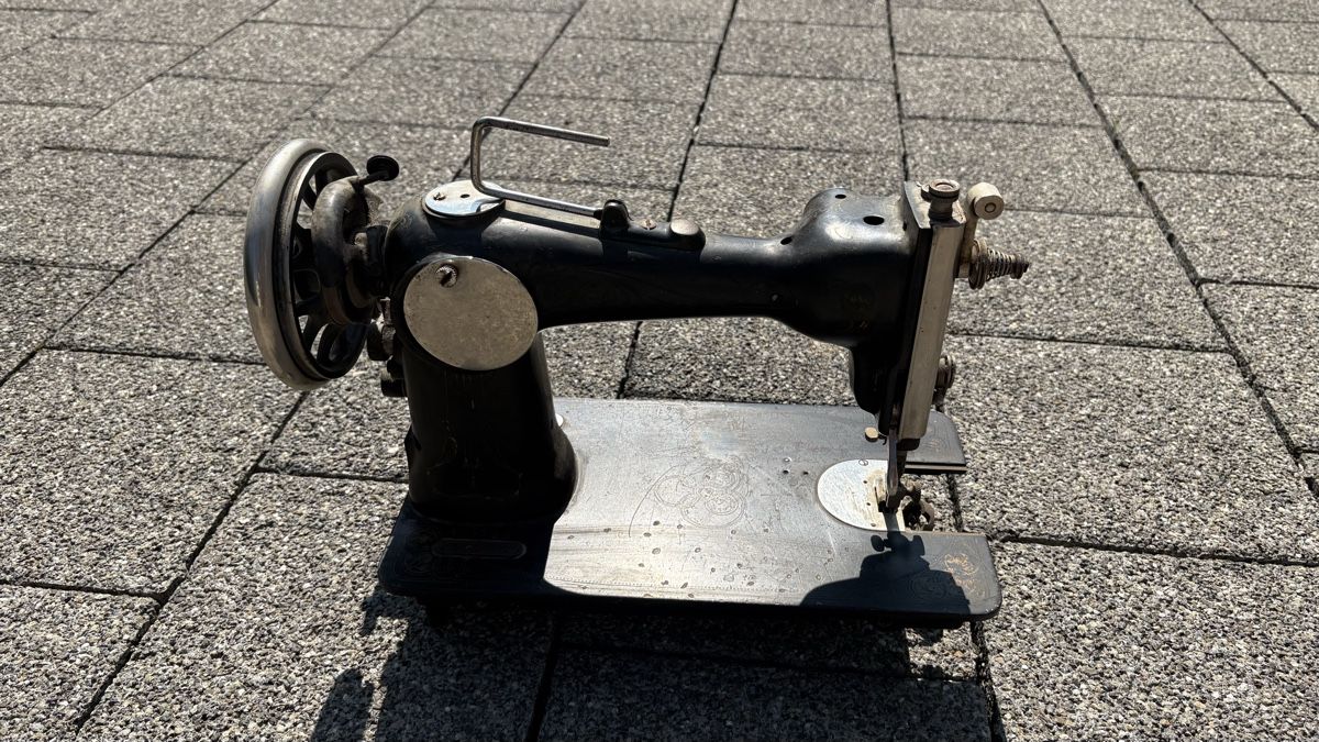 Nähmaschinen: 3 alte Nähmaschinen  – Gebraucht aus Walenstadt von zwetschge1 2