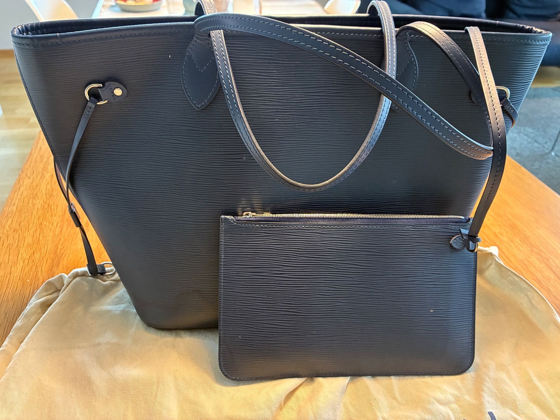 Louis Vuitton Borse da donna: Luis Vuitton Tasche Neverfull MM Dark Blue Epi – Usato da Meilen venduto da Amandes 1
