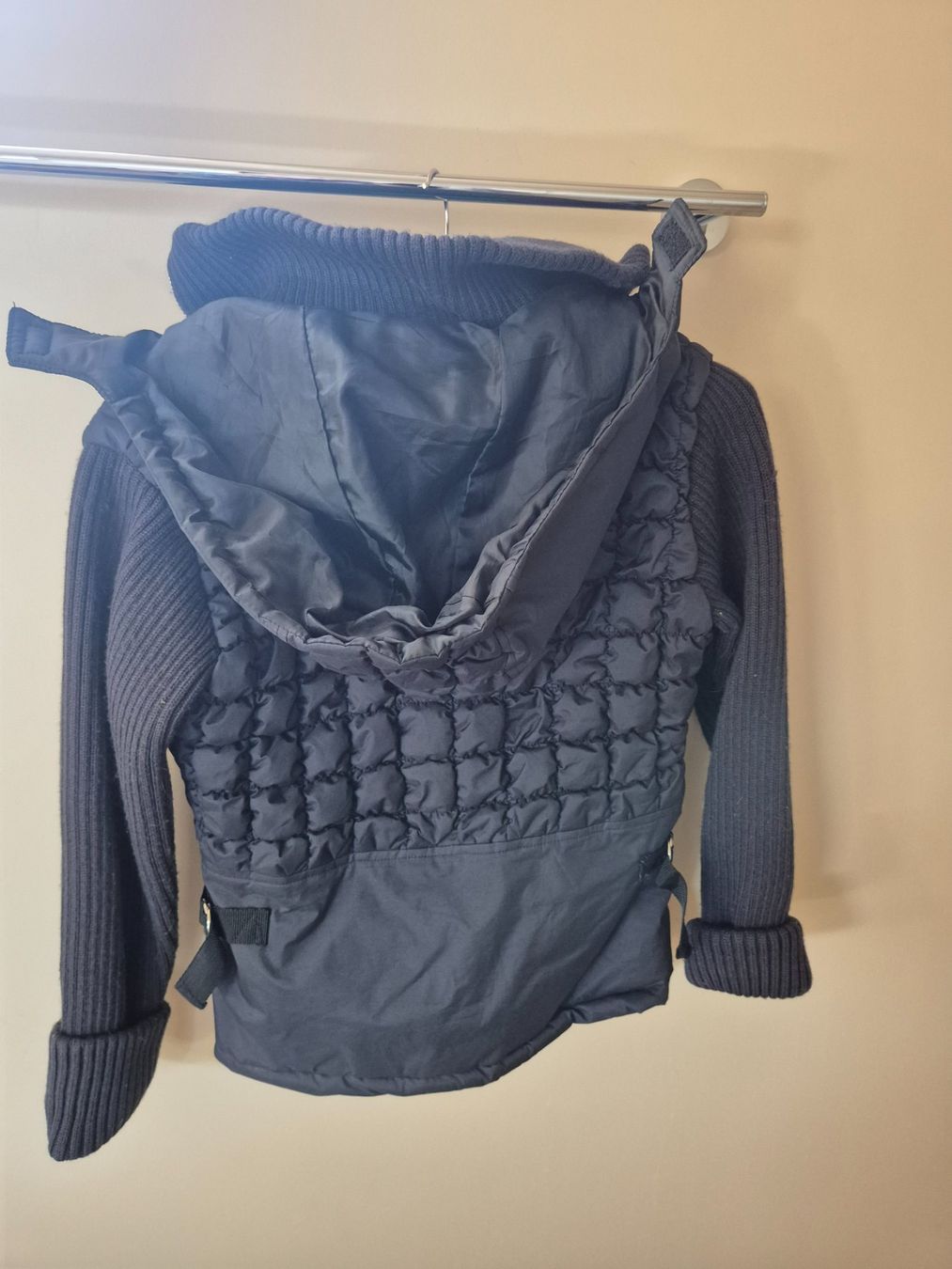 Vestes: Jacke schwarz gesteppt mit Strickärmeln Gr. 8 (Gr. 36) – D'occasion à Dietikon par grafad 1