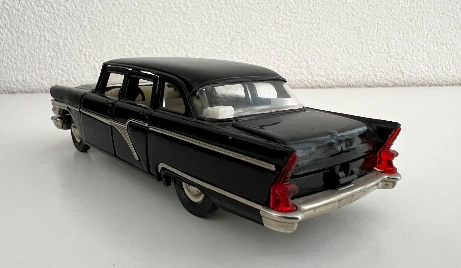 Modellini d'auto: Tchaika GAZ-13 A-15 – Usato da Meilen venduto da rdv_n7s9 2