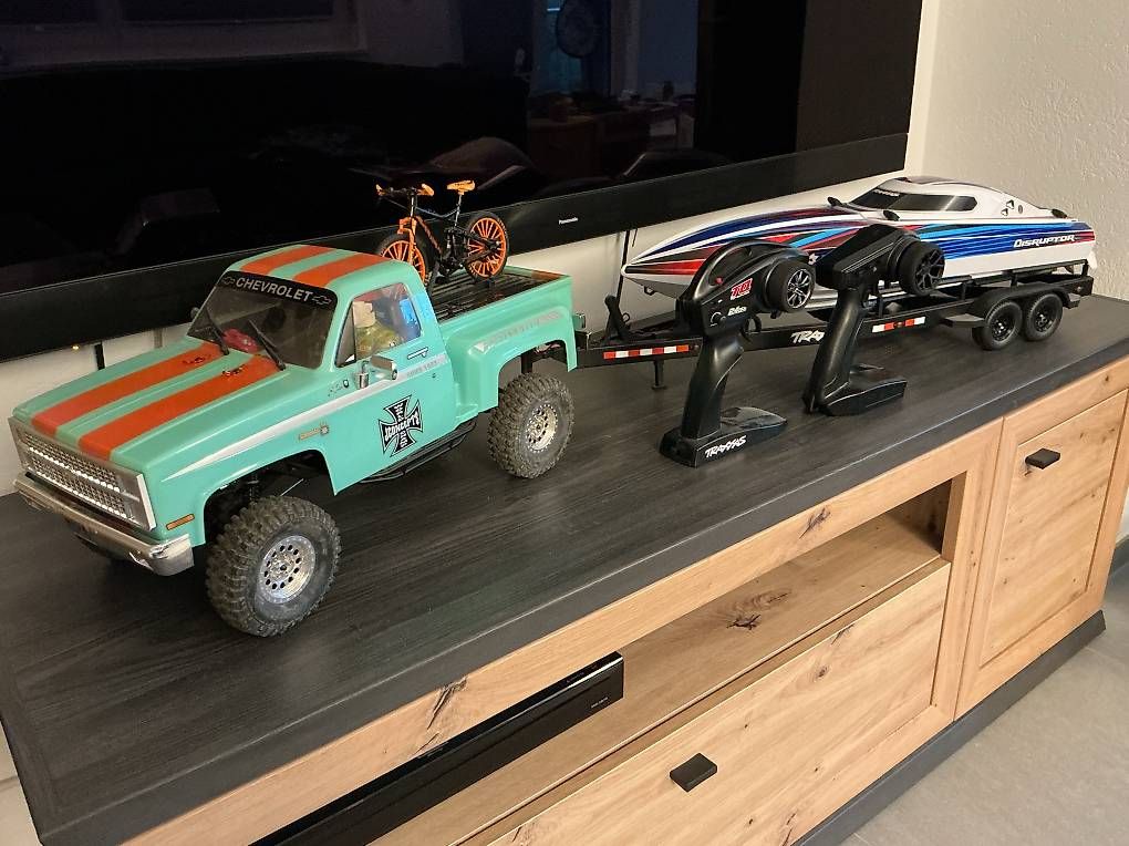 Axial Modellismo RC: Axial Scx III mit Trailer und Boot – Usato da Rohrbachgraben venduto da sxm_l8y7 2