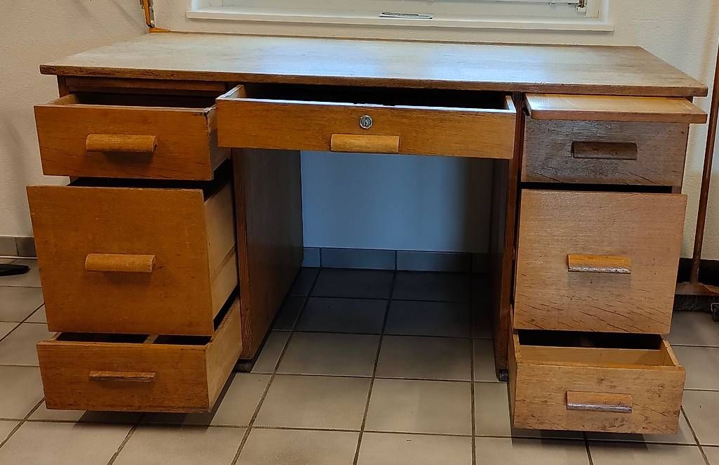 Schreibtische: Bureau ancien – Gebraucht aus Montbrelloz von laz_2nsl