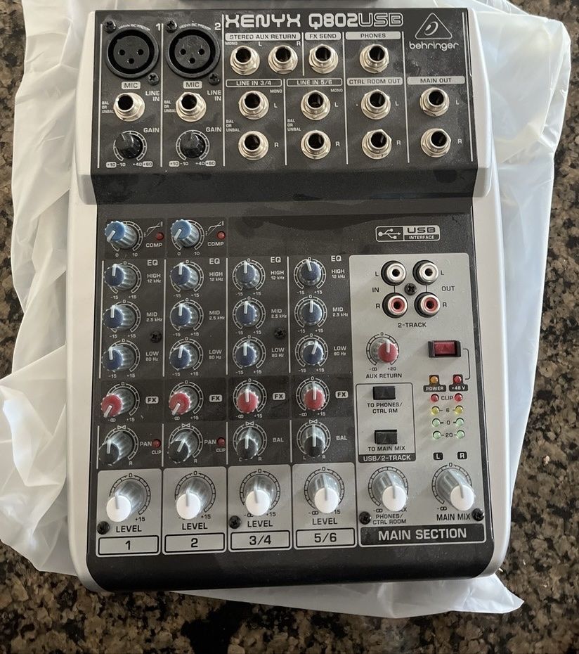 Behringer Platines de mixage: Behringer Xenyx Q802USB – D'occasion à Bern par liz_z8pp