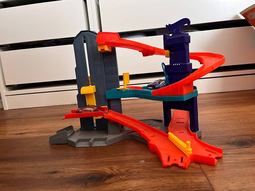 Jouets: Hot Wheels Bahn mit 3 Autos  – D'occasion à Mühlethurnen par JackyCindy 1