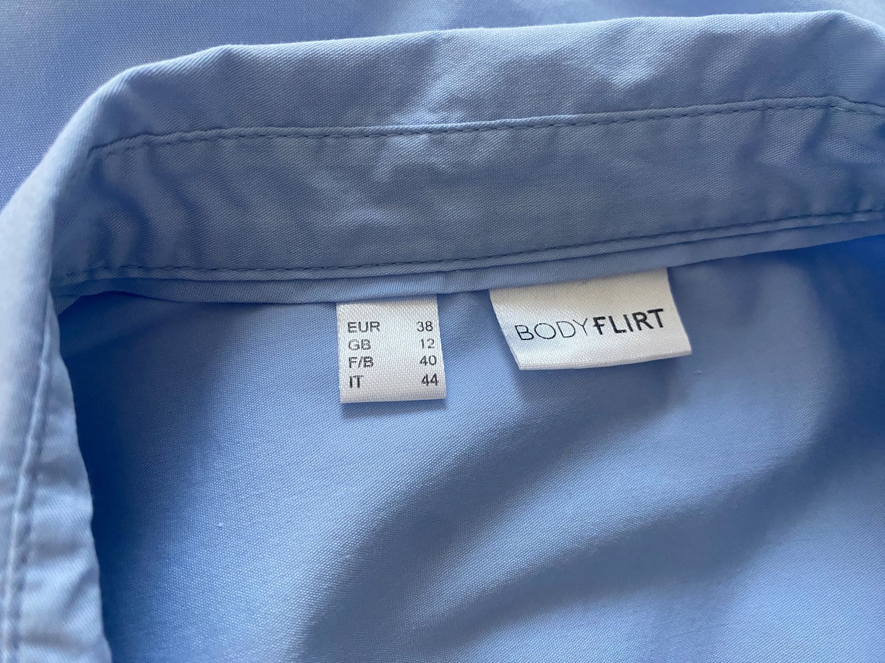 Camicette: Stretch Bluse Grösse 38 blau bonprix – Usato da Glattbrugg venduto da riseca 9