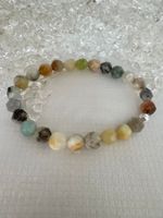 Armband mit verschiedenen Edelsteinen
