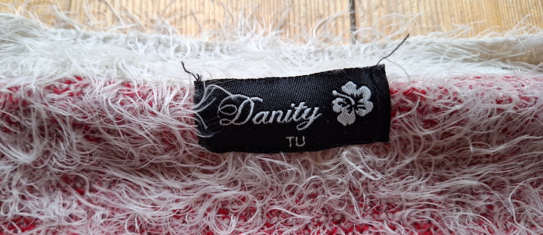 Maglioni & Felpe: Danity Pullover weiss rot schwarz Muster Grösse TU – Usato da Pagig venduto da Spring14 2