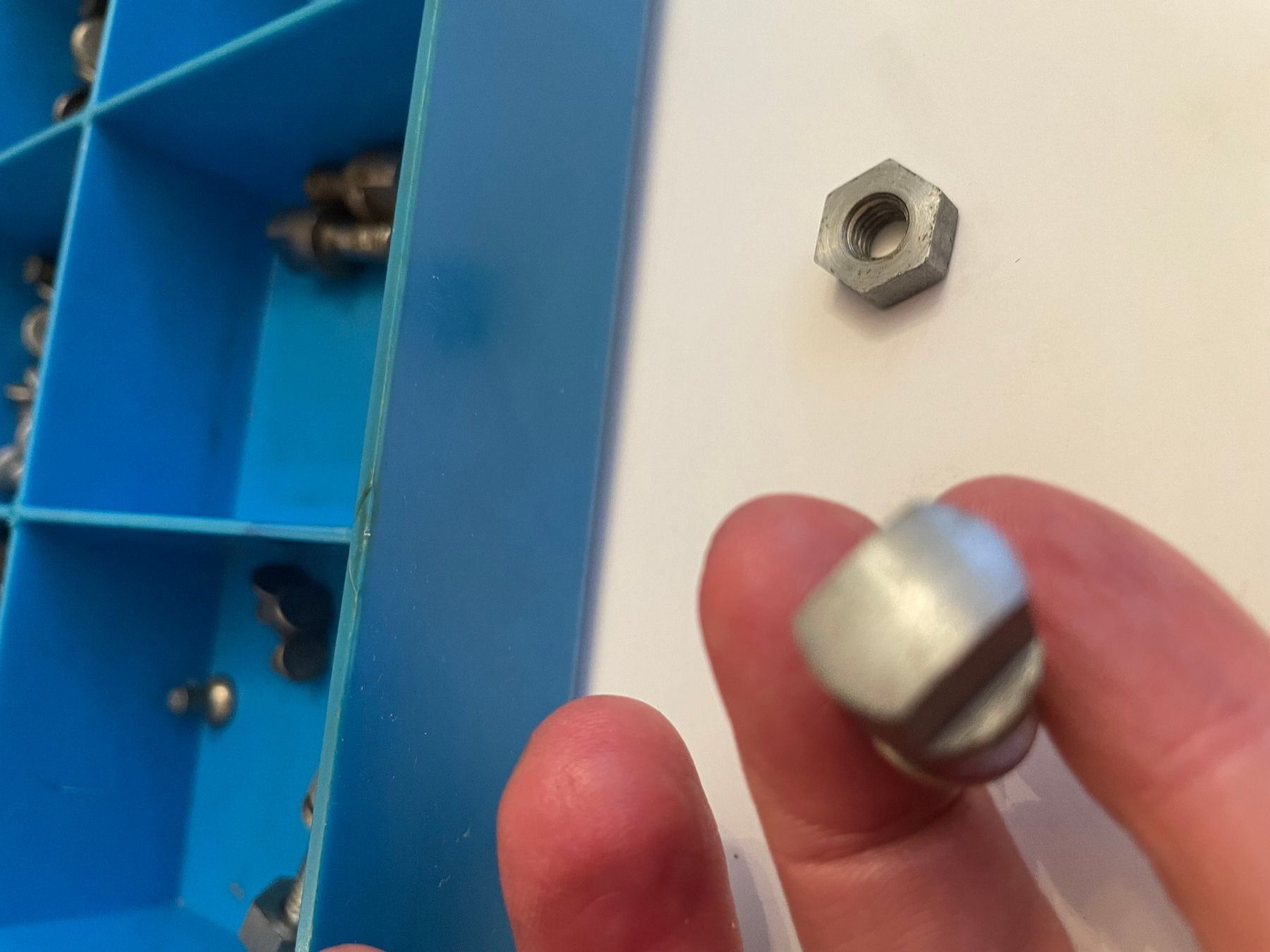 Tutti gli attrezzi: Spez. Schrauben und Nieten eine Box voll – Nuovo (secondo la descrizione) da Wettingen venduto da PriskaZ05 3