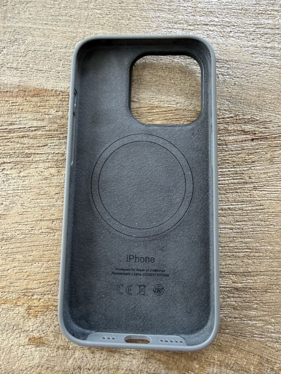 Apple Coques & Protection écran: Original Apple iPhone 15 Pro Silicone Case mit MagSafe – D'occasion à Zürich par FAM44 1