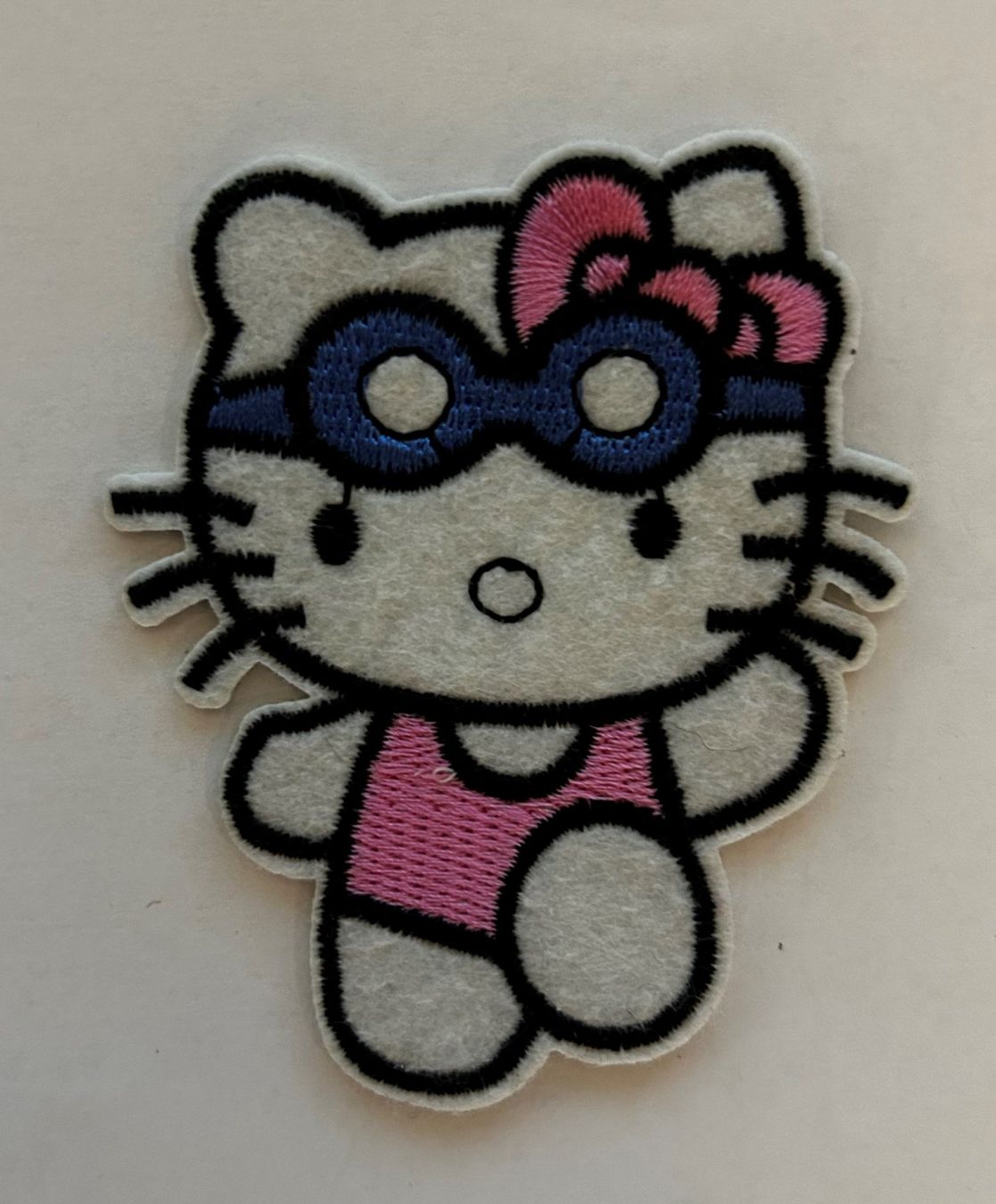 Hello Kitty Toppe: Hello Kitty Aufnäher Brille Badge Flick Comic Hose Comic – Nuovo e nell'imballaggio originale da Dättlikon venduto da easythings