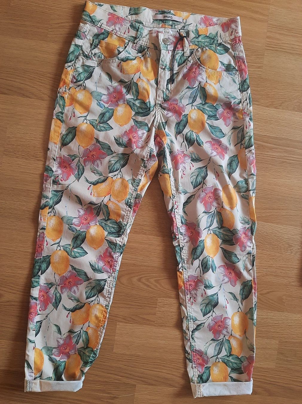 Angels Pantaloni: Angels Hose Gr. S – Usato da Muotathal venduto da robin40