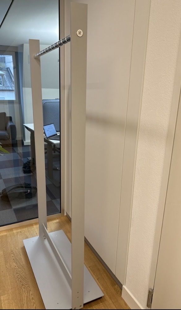 Guardaroba: Kleiderständer grau mit Chromstange Garderobe – Usato da Zürich venduto da zh_s 1