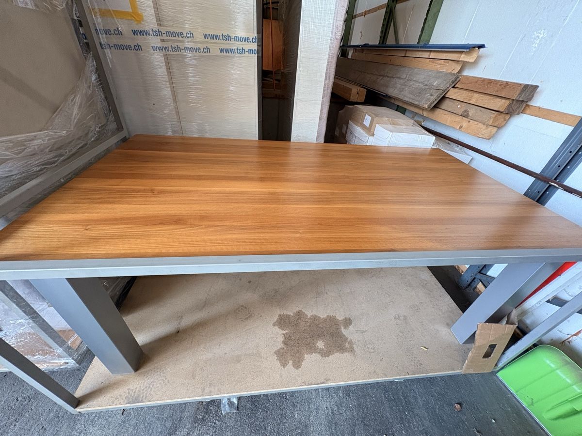 Tavoli: Esstisch mit Holzplatte & Metallbeinen – Usato da Obfelden venduto da Nelia_69 1