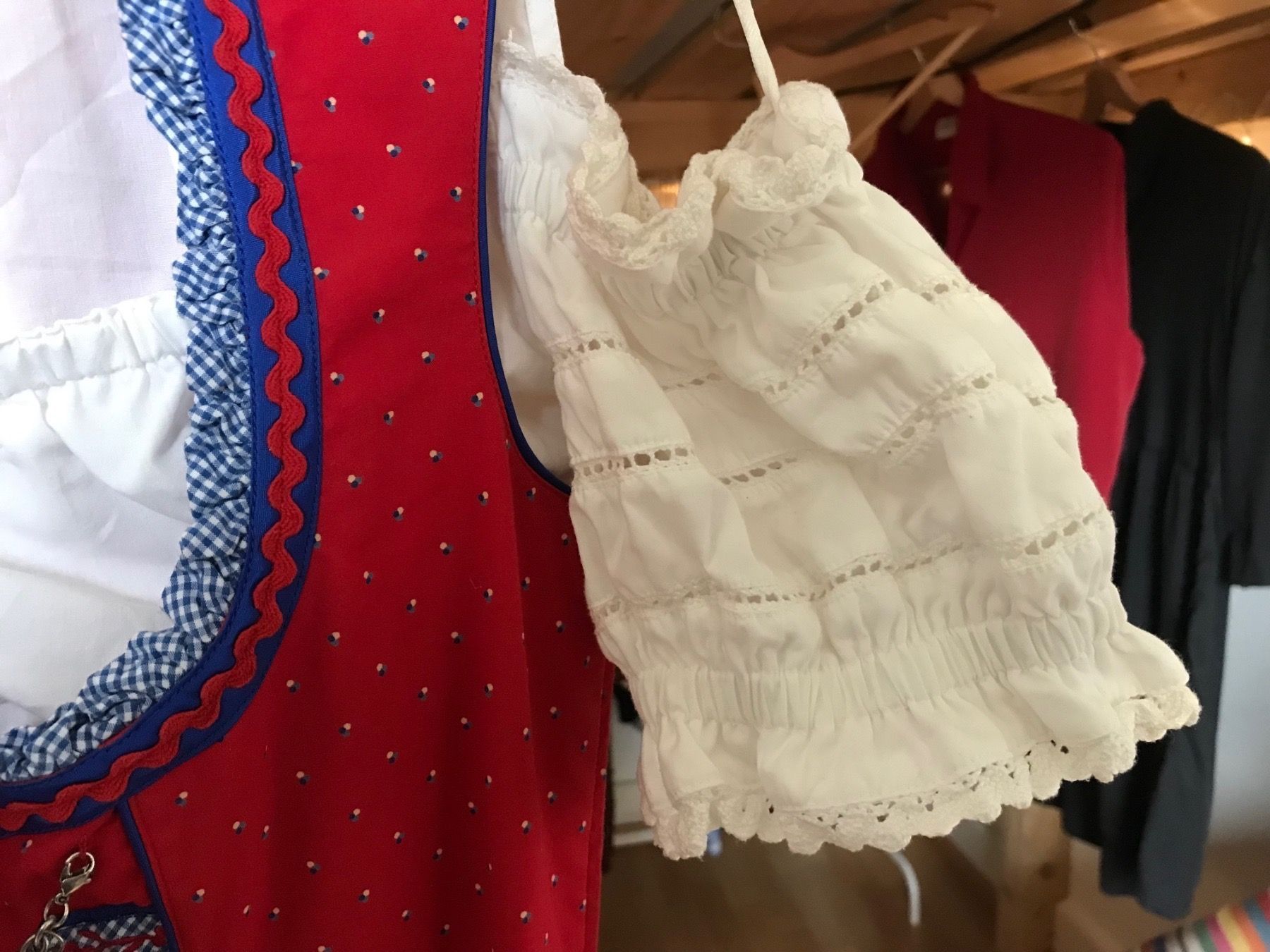 Robes: Dirndl Landhaus Gr.40 – D'occasion à Adligenswil par Sorciere7 3
