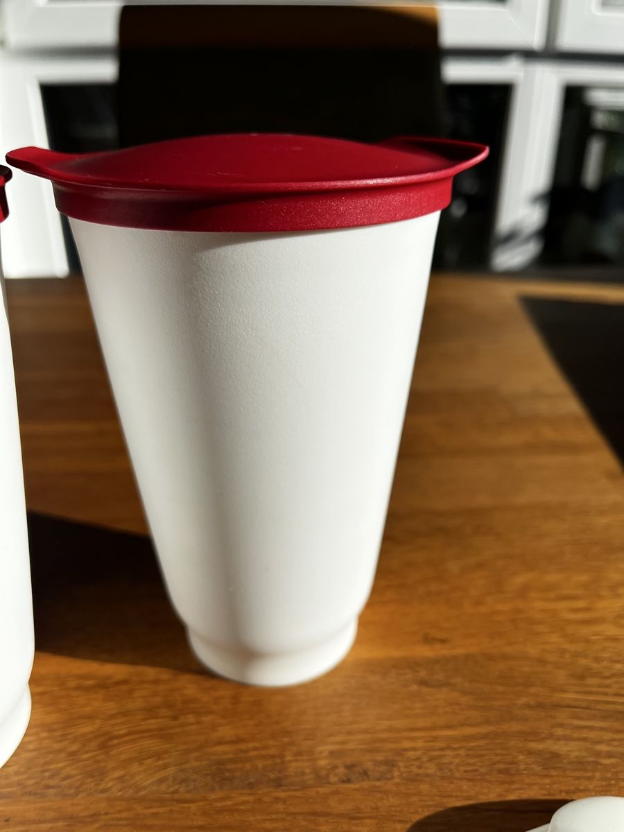 Tupperware Recipients et similaires: Tupperware Maxibecher 2 Stk. mit Deckel und Löffel. – D'occasion à Kriegstetten par sin_fp27 4