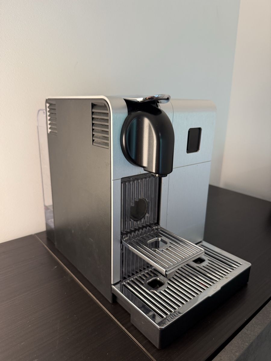 De'Longhi Machines à café & Machines à expresso: DELONGHI Lattissima Pro Nespresso – D'occasion à Zürich par moowhooper 3
