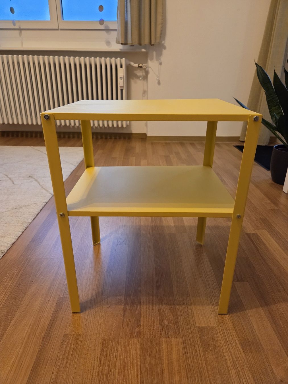 Ikea Comodini: Tavolino/comodino giallo IKEA - KNARREVIK – Usato da Breganzona venduto da Skiley99 1