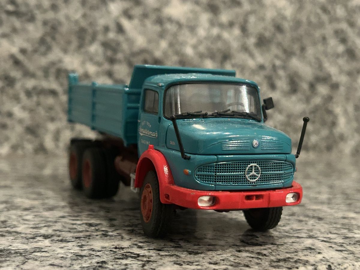 Modellbausätze & Standmodelle: Mercedes Kipper, 1:50 – Gebraucht aus Horw von Tigercat635 1
