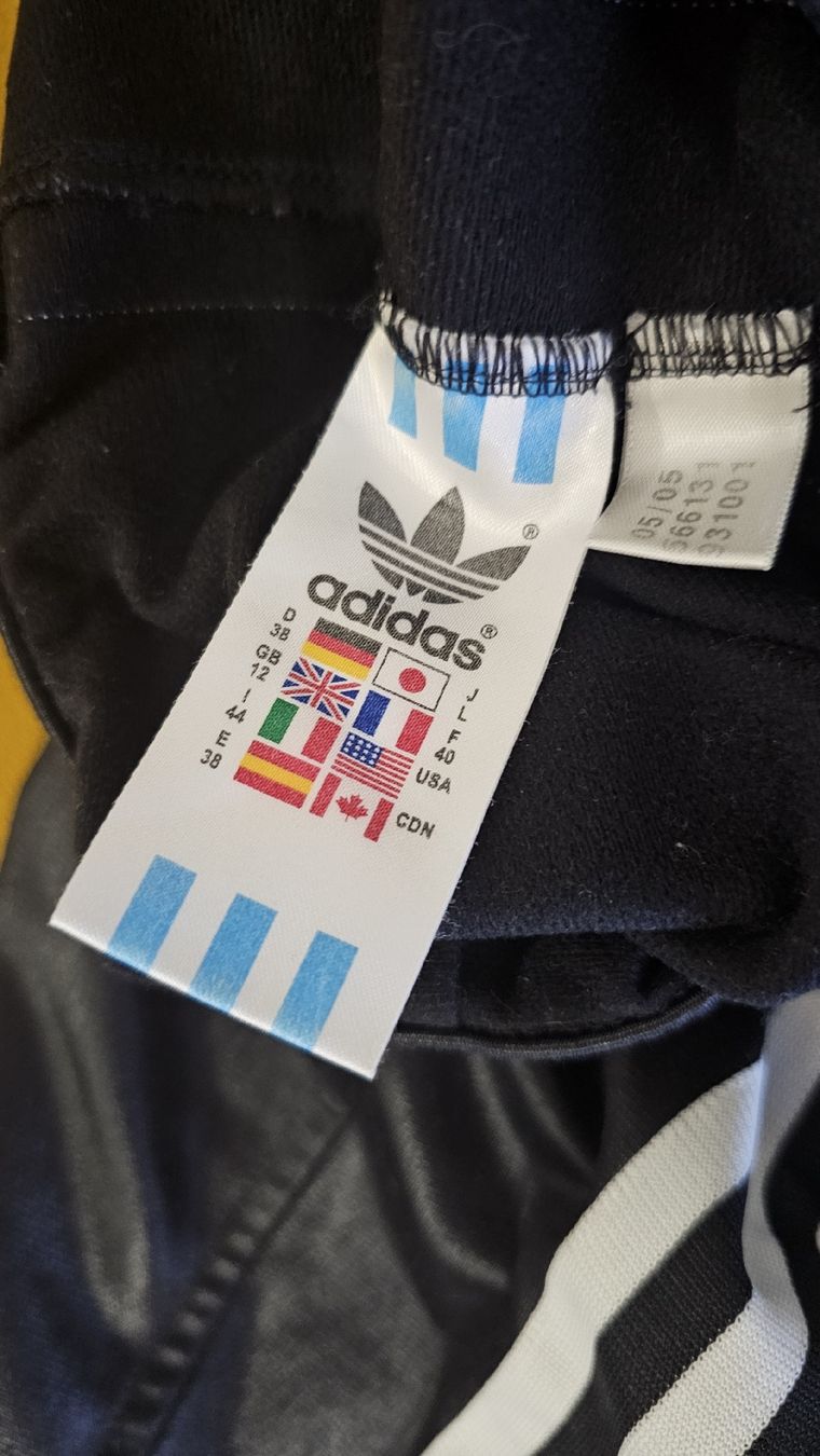 Adidas Pantaloni: Adidas Trainingshose Gr. 38 schwarz – Usato da Mauren venduto da ehr_5cy6 2