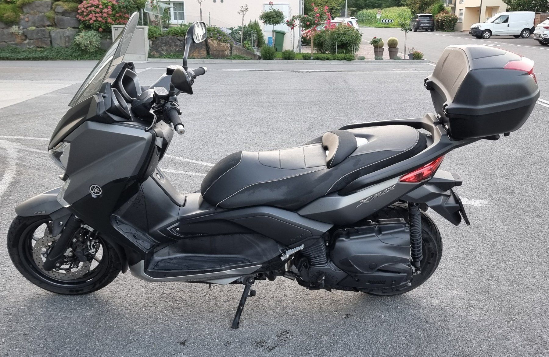 Yamaha Scooter: ROLLER SCOOTER Yamaha Roller XMAX YP400RA – Usato da Ruggell venduto da ONLINE-2-ME 1