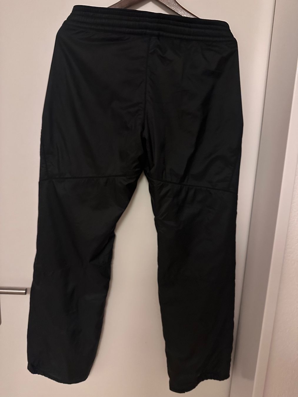 Hosen: Adidas Winter trousers – Gebraucht aus Unterägeri von aig_7jjx