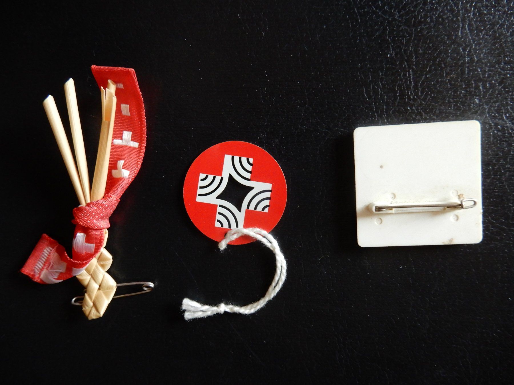 Swiss Placchette & Badge: 1. August Abzeichen 1989-90-91 – Usato da Senèdes venduto da Framboise52 1