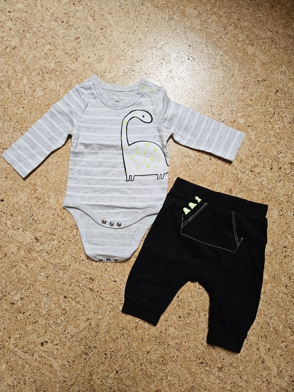 Lotti & Set di vestiti: Set Body und Hose Gr. 62 – Nuovo (secondo la descrizione) da Worb venduto da jun_fj8w