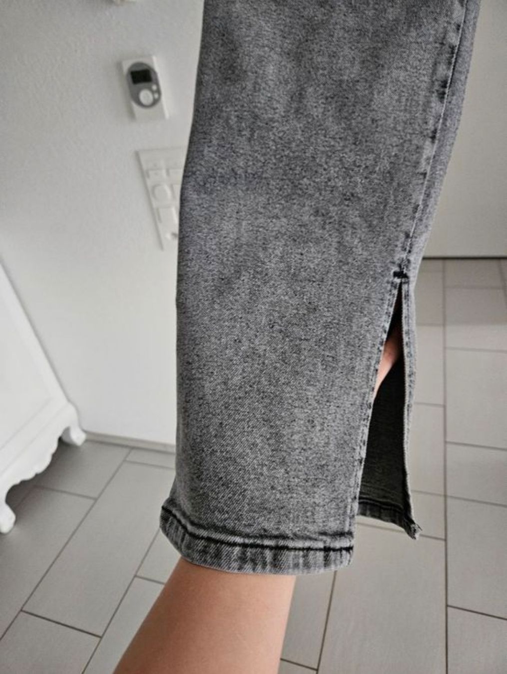 Jeans: Stylische Jeans Gr. 38 mit Schlitz – Usato da Bülach venduto da Recherchieren 2