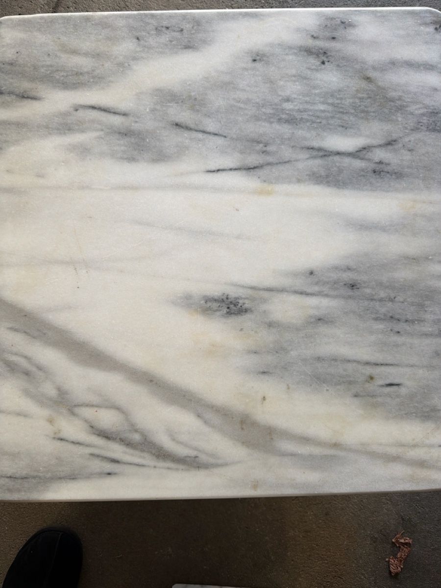 Tavoli: Two square marble side tables acceptable condition – Usato da St Gallen venduto da Muhamet-Ali 4